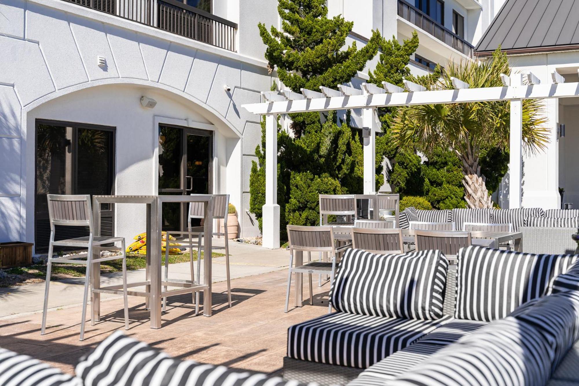 Hotel Alice Pine Knoll Shores Exteriör bild