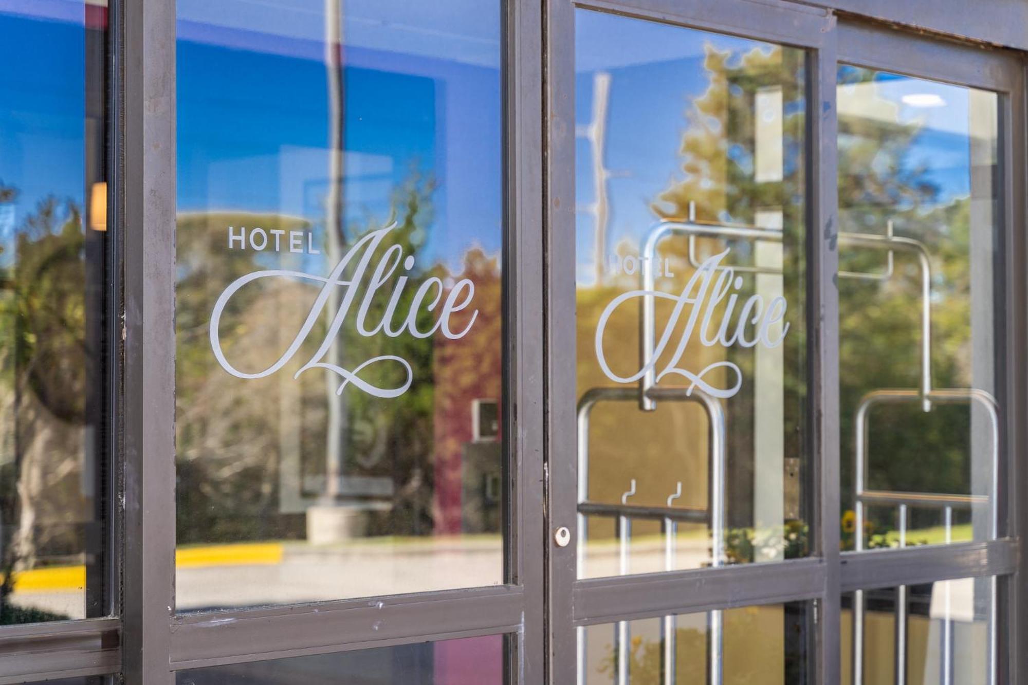 Hotel Alice Pine Knoll Shores Exteriör bild