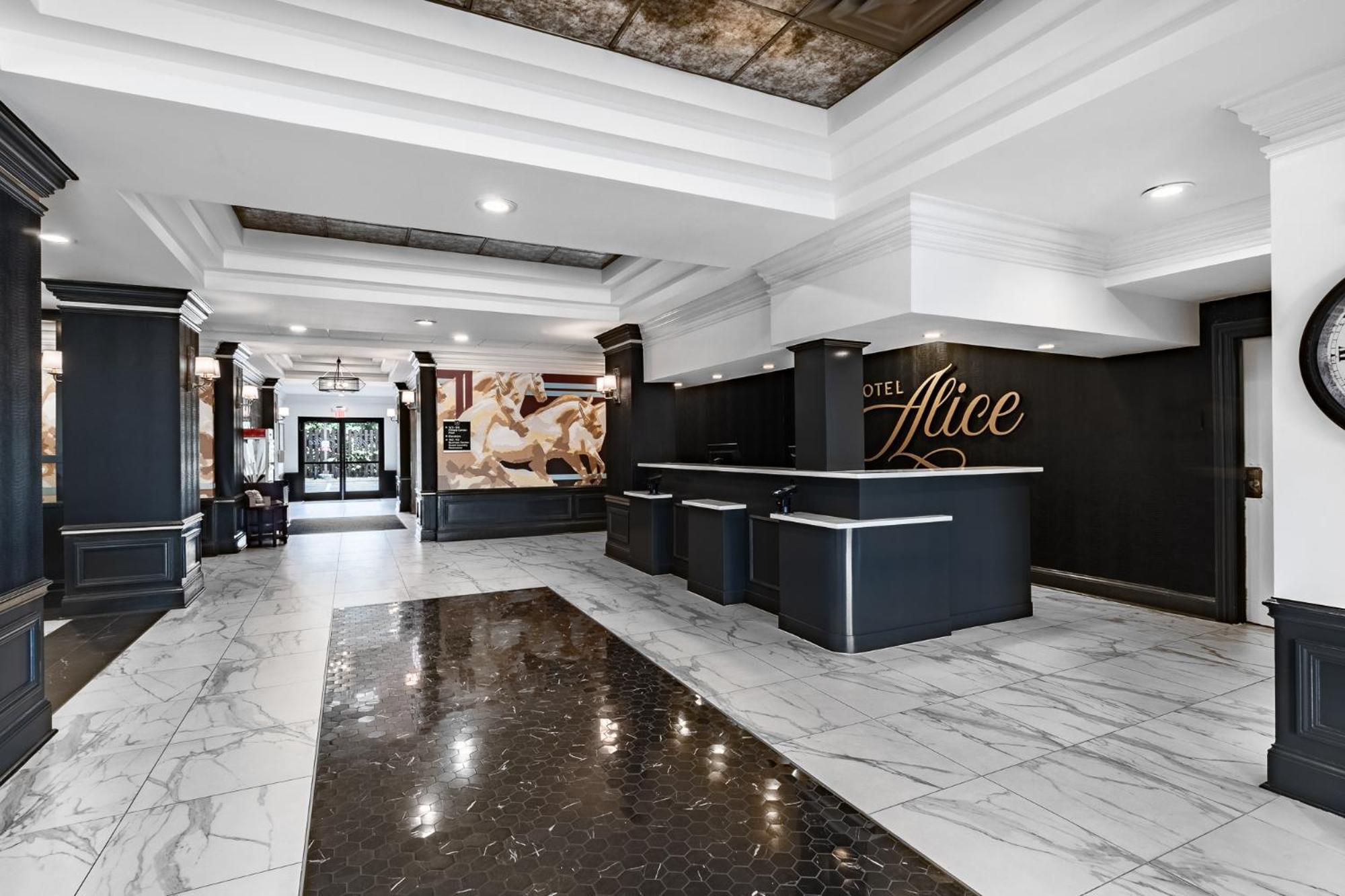 Hotel Alice Pine Knoll Shores Exteriör bild